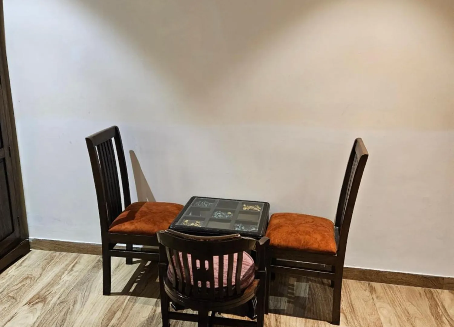 Hotel Sahibs Royal Ville Agra - 500M From Taj