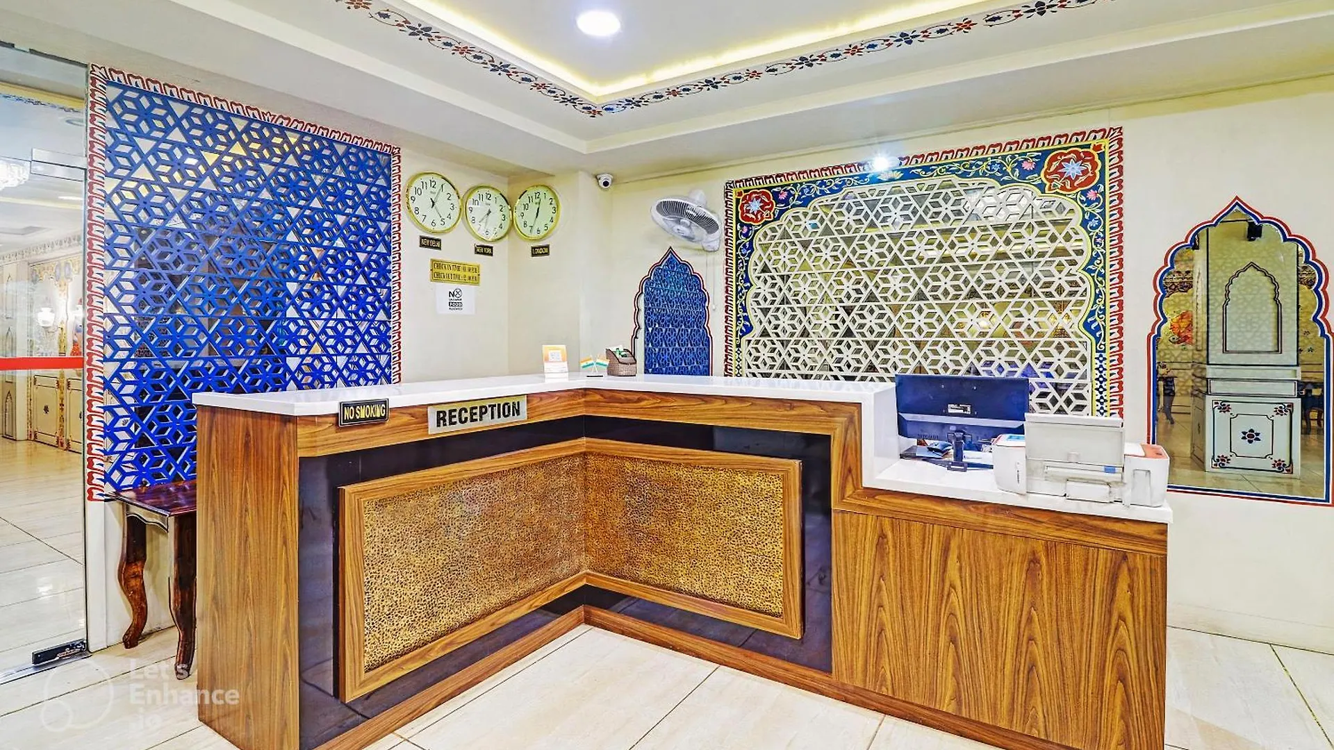 Hotel Sahibs Royal Ville Agra - 500M From Taj